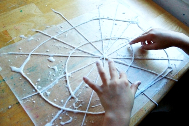 Yarn Spiderweb Craft for Kids 4